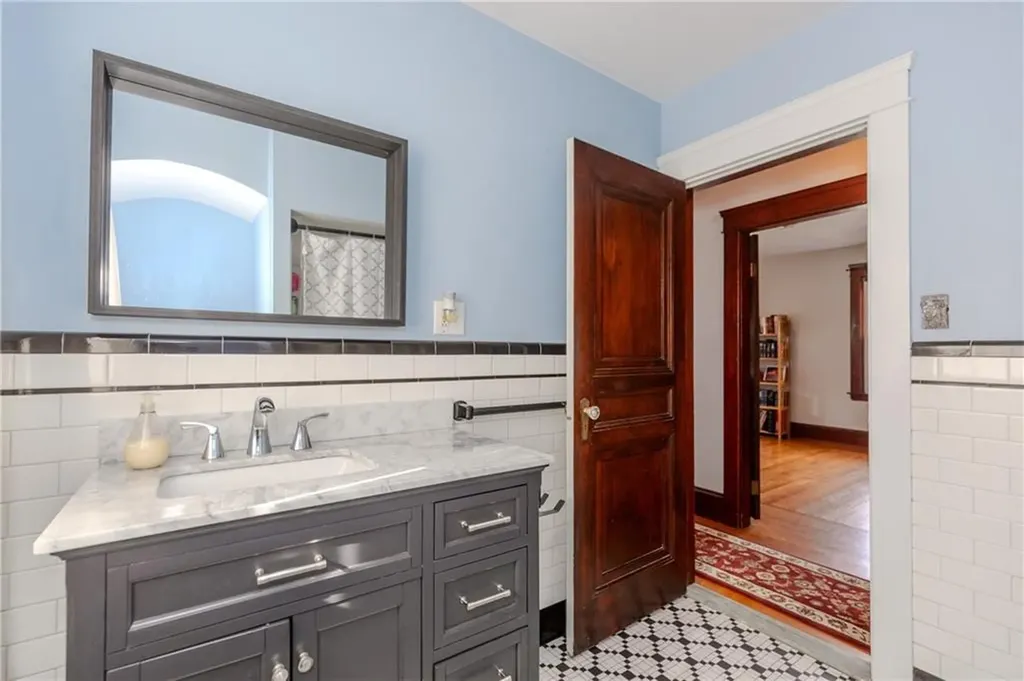 32 Lockmere Road Cranston RI 02910