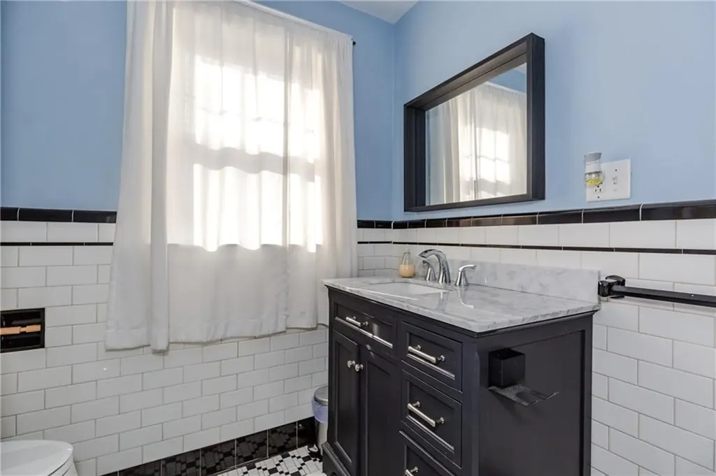32 Lockmere Road Cranston RI 02910