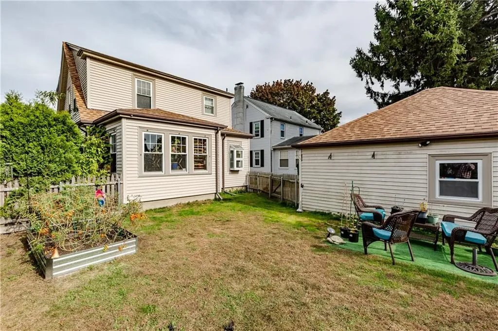 32 Lockmere Road Cranston RI 02910