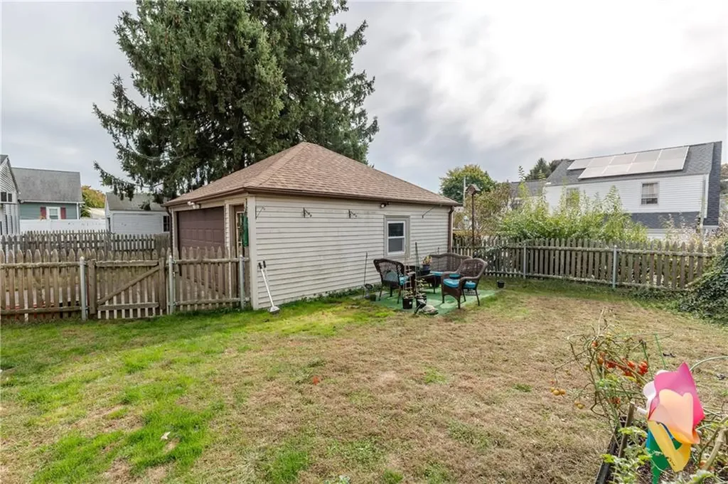 32 Lockmere Road Cranston RI 02910