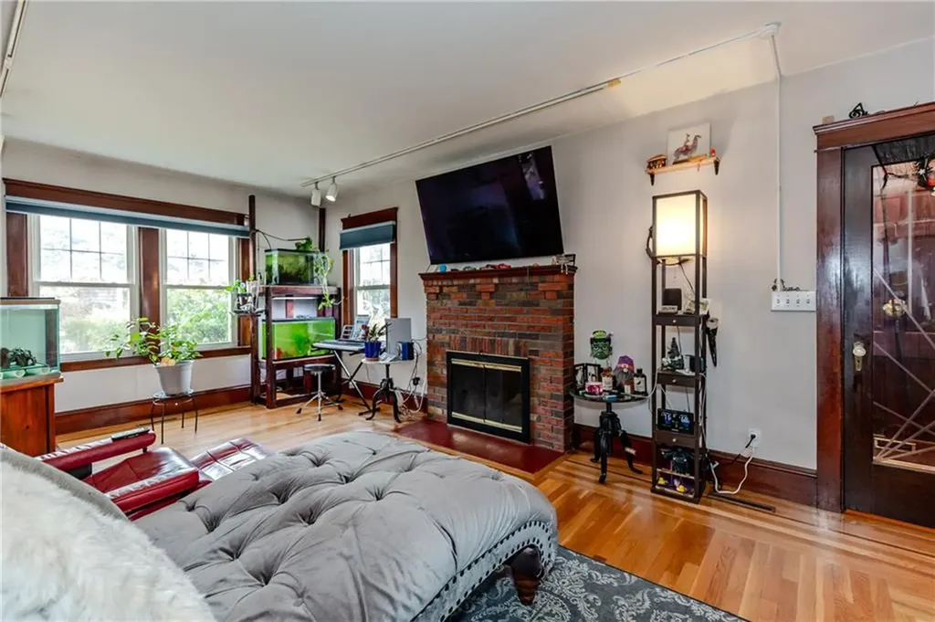 32 Lockmere Road Cranston RI 02910