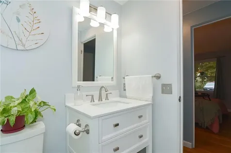 27 Primrose Drive East Providence RI 02915