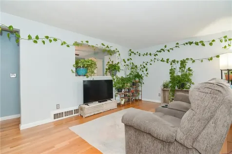 27 Primrose Drive East Providence RI 02915