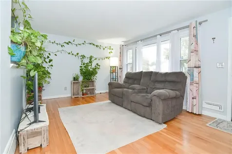 27 Primrose Drive East Providence RI 02915