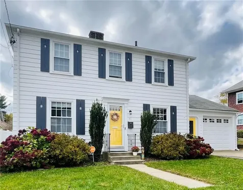41 Burton Avenue East Providence RI 02915