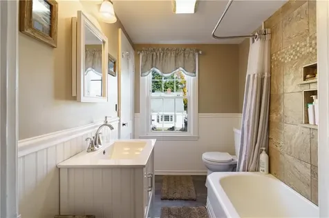 41 Burton Avenue East Providence RI 02915