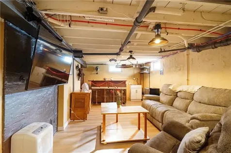 41 Burton Avenue East Providence RI 02915