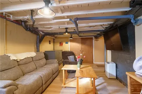 41 Burton Avenue East Providence RI 02915