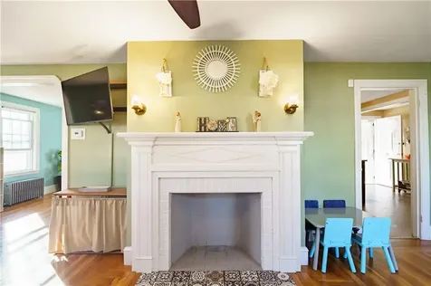 41 Burton Avenue East Providence RI 02915