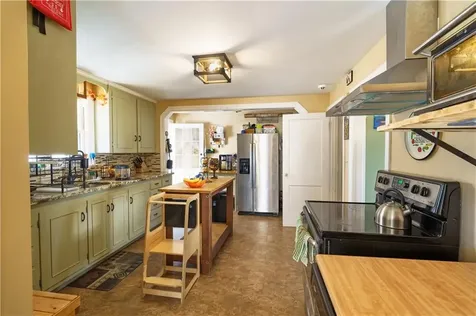 41 Burton Avenue East Providence RI 02915