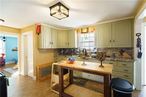 41 Burton Avenue East Providence RI 02915