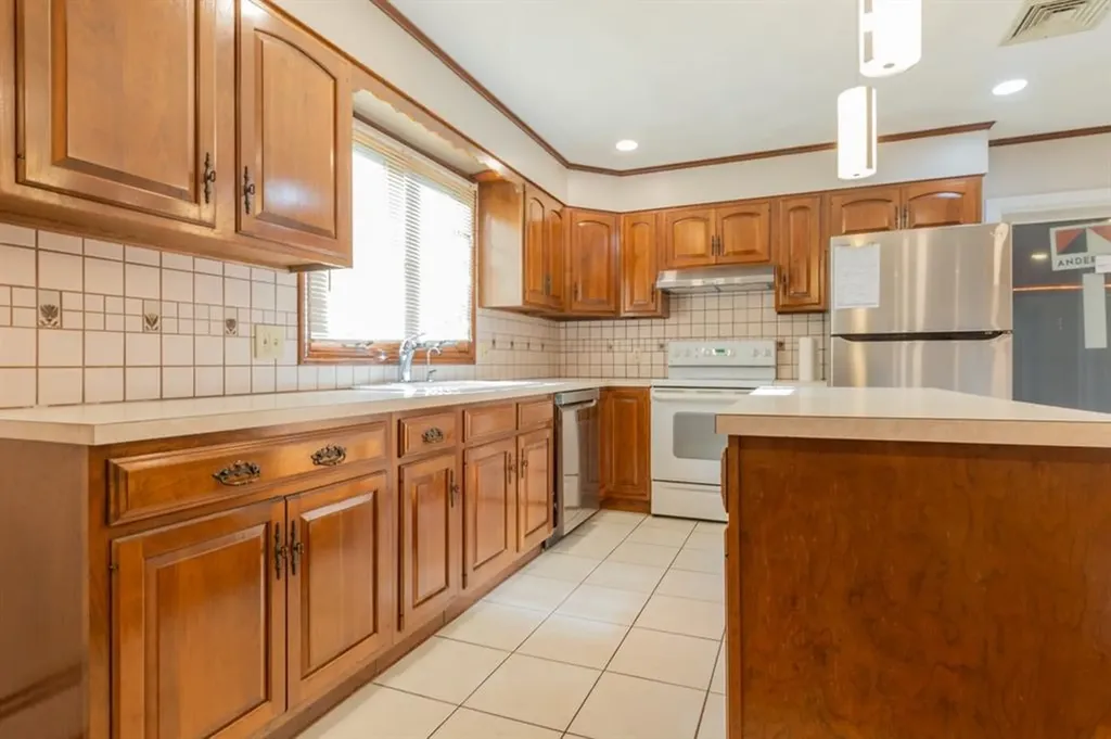 68 Virginia Lane Providence RI 02908
