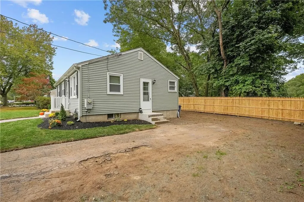 150 Dickens Street Warwick RI 02886