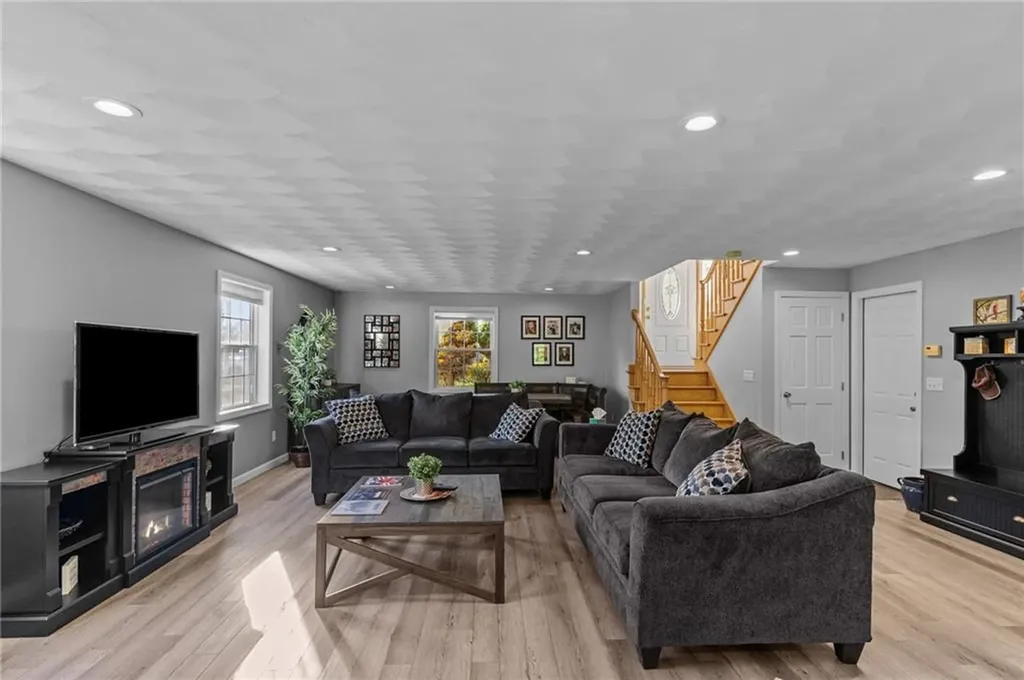 39 Curran Road Cumberland RI 02864