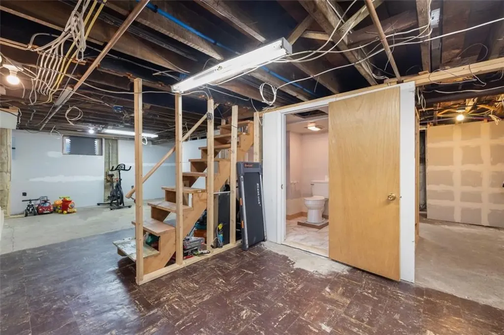 35 Oriole Avenue Pawtucket RI 02860