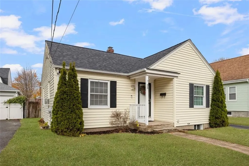 35 Oriole Avenue Pawtucket RI 02860