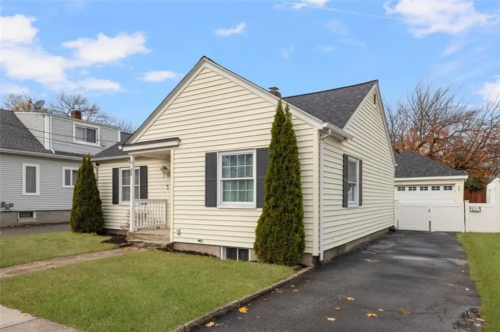 35 Oriole Avenue Pawtucket RI 02860