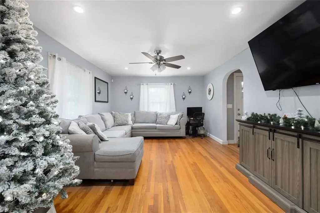 35 Oriole Avenue Pawtucket RI 02860