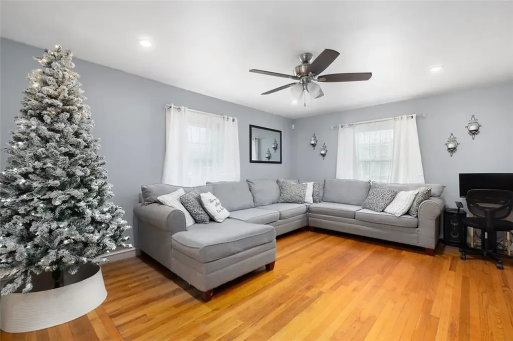 35 Oriole Avenue Pawtucket RI 02860