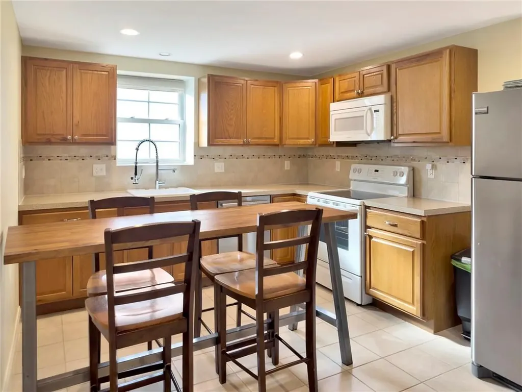 10 Deer Run Road Bristol RI 02809