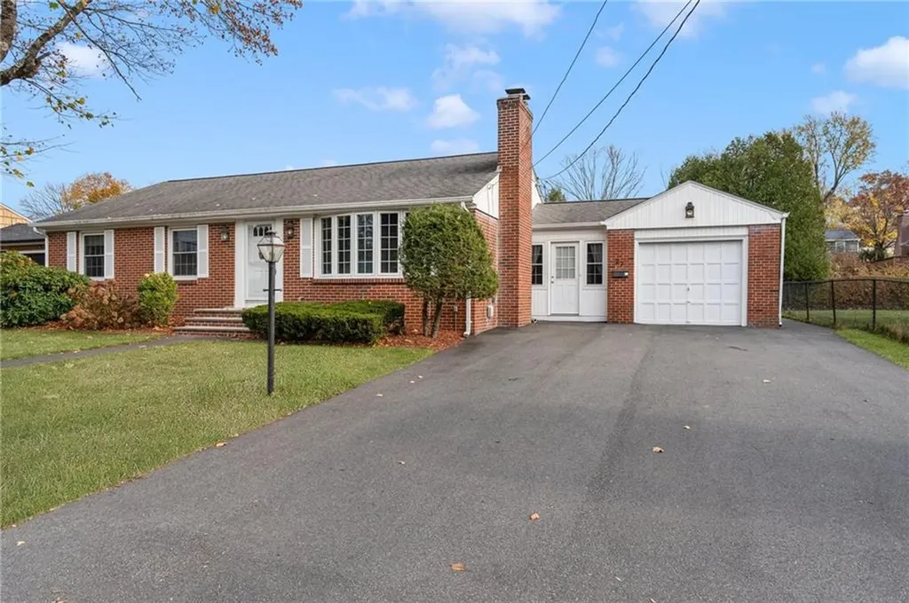 27 Priscilla Road Woonsocket RI 02895