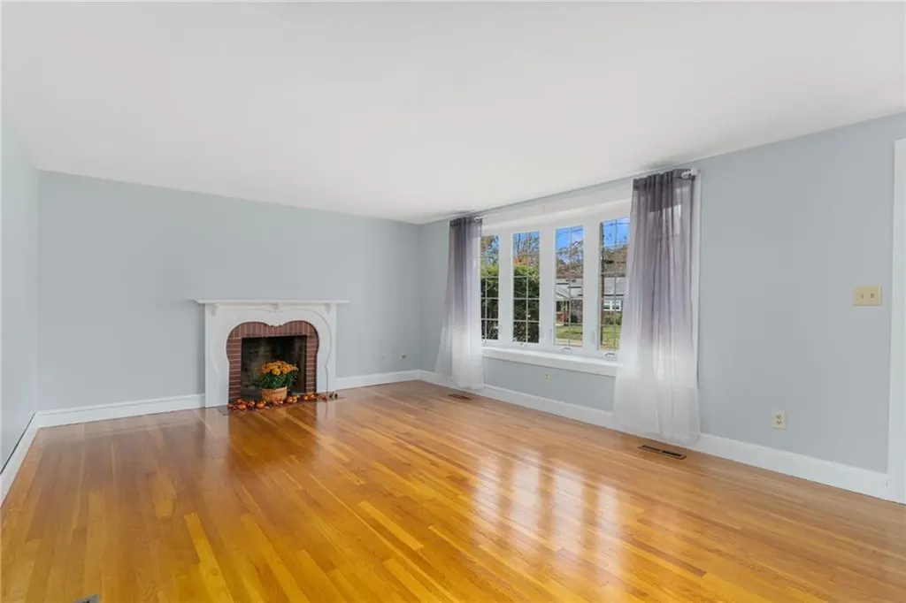 27 Priscilla Road Woonsocket RI 02895