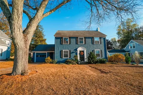 21 Holbrook Avenue East Providence RI 02916