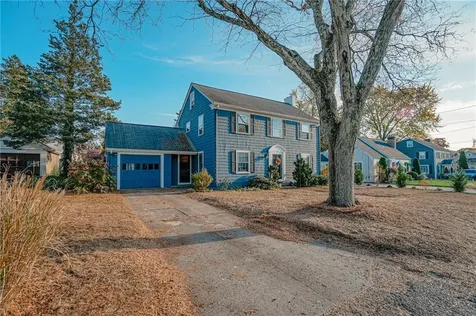 21 Holbrook Avenue East Providence RI 02916