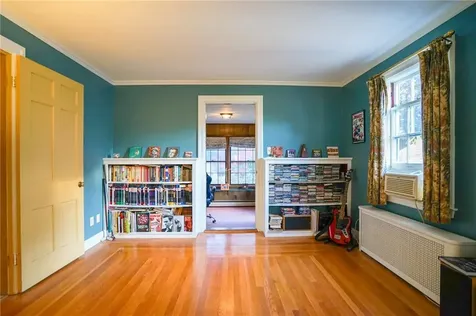 21 Holbrook Avenue East Providence RI 02916