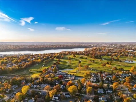 21 Holbrook Avenue East Providence RI 02916