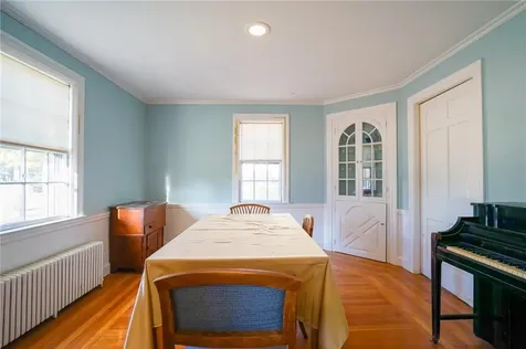 21 Holbrook Avenue East Providence RI 02916