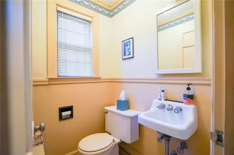 21 Holbrook Avenue East Providence RI 02916