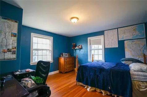 21 Holbrook Avenue East Providence RI 02916