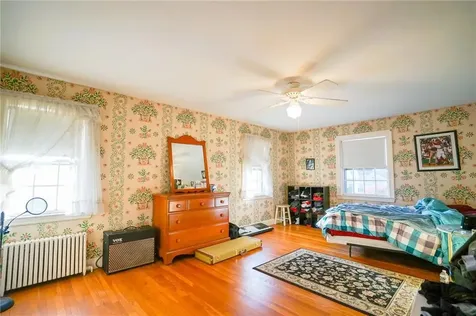 21 Holbrook Avenue East Providence RI 02916