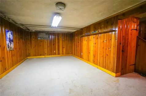 21 Holbrook Avenue East Providence RI 02916