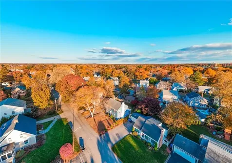 21 Holbrook Avenue East Providence RI 02916