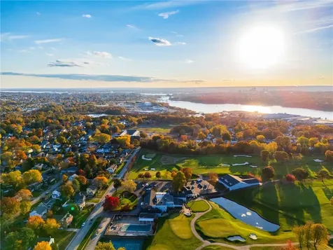 21 Holbrook Avenue East Providence RI 02916