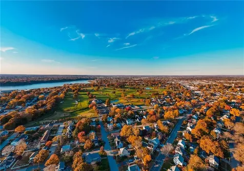 21 Holbrook Avenue East Providence RI 02916