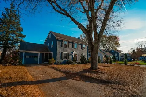 21 Holbrook Avenue East Providence RI 02916