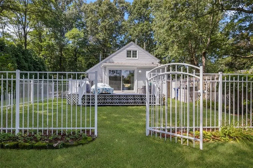 11 North Shore Street Warwick RI 02889