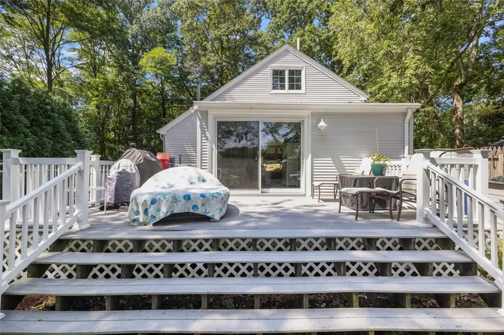 11 North Shore Street Warwick RI 02889