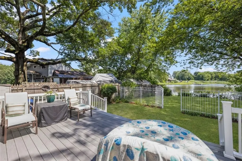 11 North Shore Street Warwick RI 02889