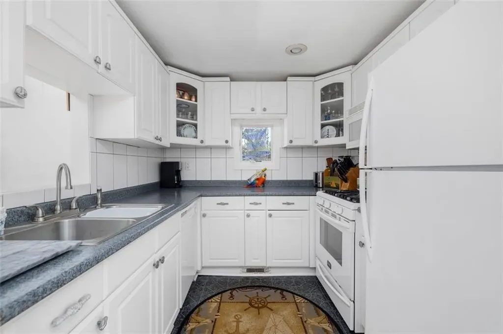 11 North Shore Street Warwick RI 02889
