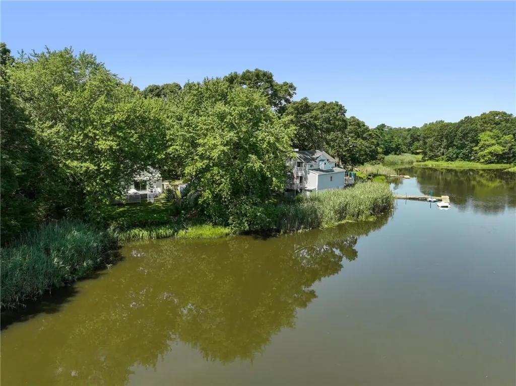 11 North Shore Street Warwick RI 02889