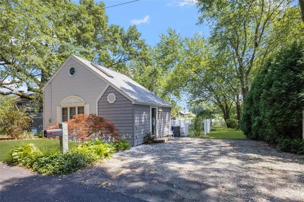 11 North Shore Street Warwick RI 02889