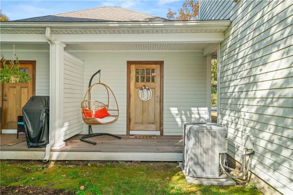 91 Waverly Street Warwick RI 02889