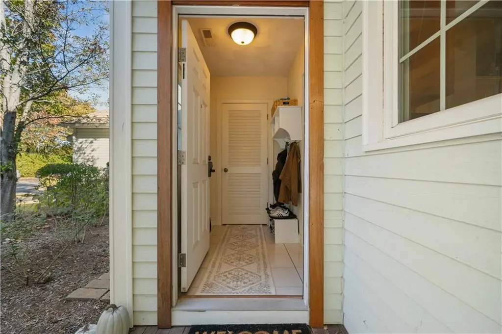 91 Waverly Street Warwick RI 02889