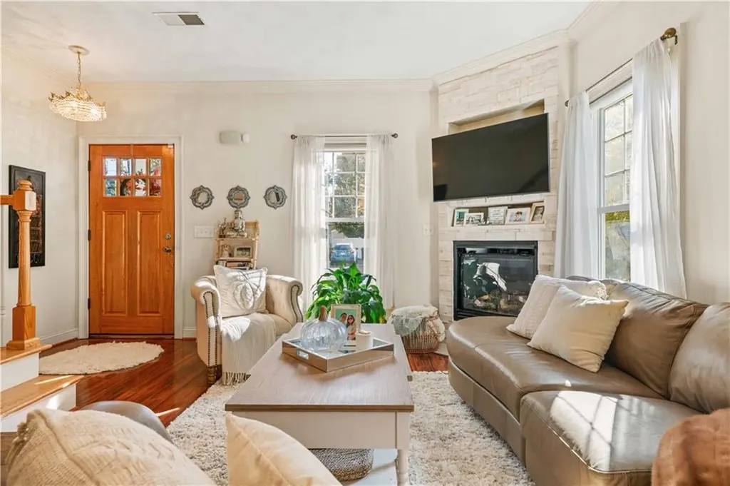 91 Waverly Street Warwick RI 02889