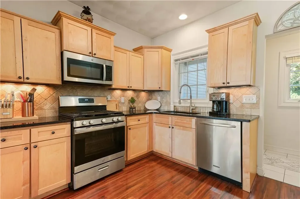 91 Waverly Street Warwick RI 02889