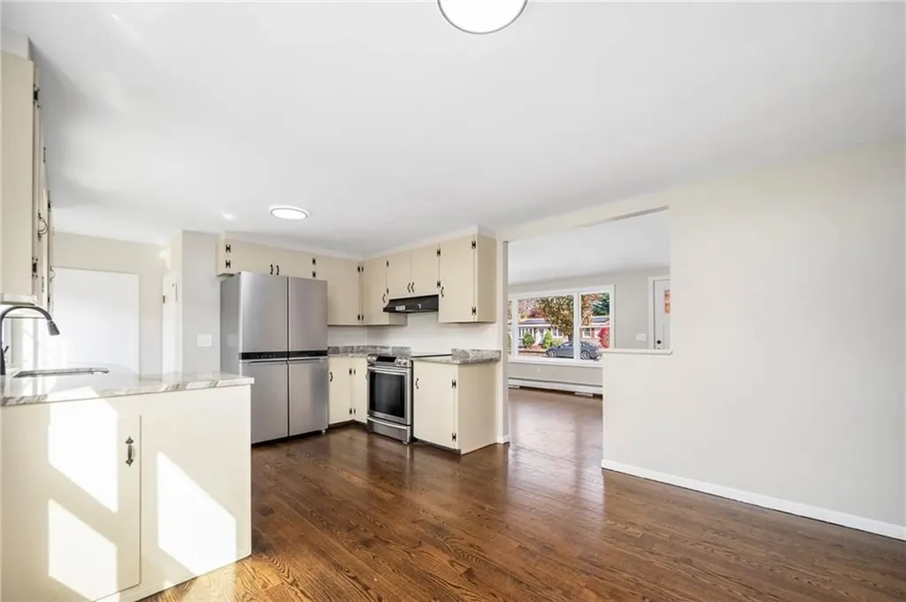 195 Lake Garden Drive Cranston RI 02920